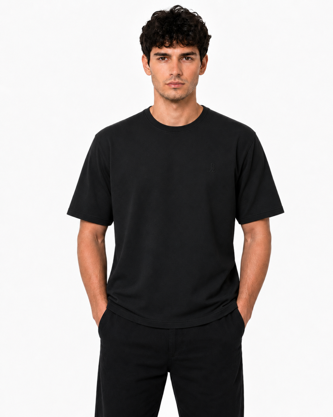Camiseta Essential  NEGRO